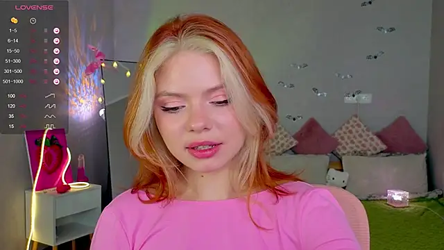 Snapshot of Red__Candy chatting on 10.26.25 Red  Candy online show from 10.26.25