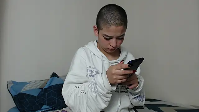 Bitsy Messy online show from 01.04.25