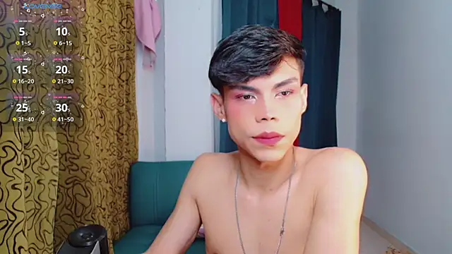 Snapshot of femboykeene chatting on 07.25.26 femboykeene online show from 07.25.26