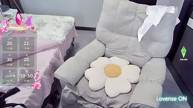 Snapshot of Feifei-cn chatting on 10.22.25 Feifei-cn online show from 10.22.25