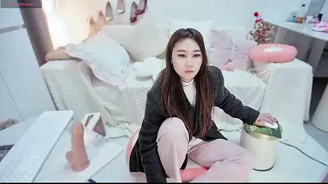 Snapshot of Feifei-cn chatting on 12.22.25 Feifei-cn online show from 12.22.25