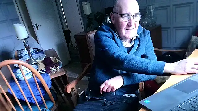 Adamdaddybear online show from 02.10.25