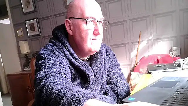 Adamdaddybear online show from 03.11.25