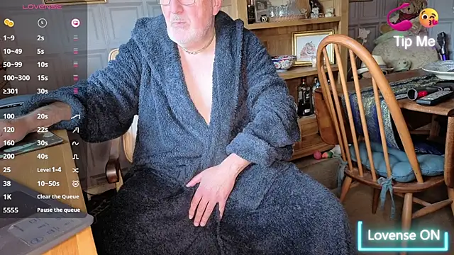 Adamdaddybear online show from 10.22.25