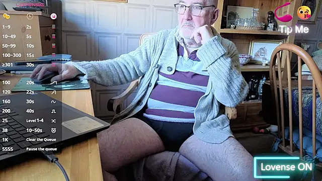 Adamdaddybear online show from 10.24.25