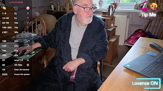 Adamdaddybear online show from 10.30.25