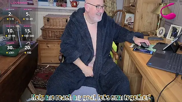 Snapshot of Adamdaddybear chatting on 01.18.26 Adamdaddybear online show from 01.18.26