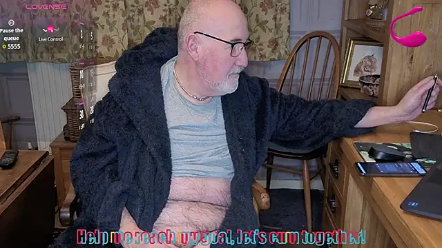 Snapshot of Adamdaddybear chatting on 02.20.26 Adamdaddybear online show from 02.20.26