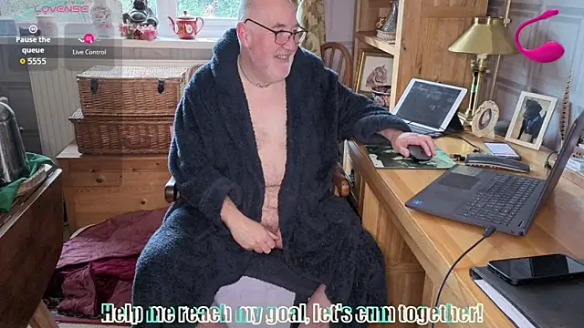 Snapshot of Adamdaddybear chatting on 03.01.26 Adamdaddybear online show from 03.01.26