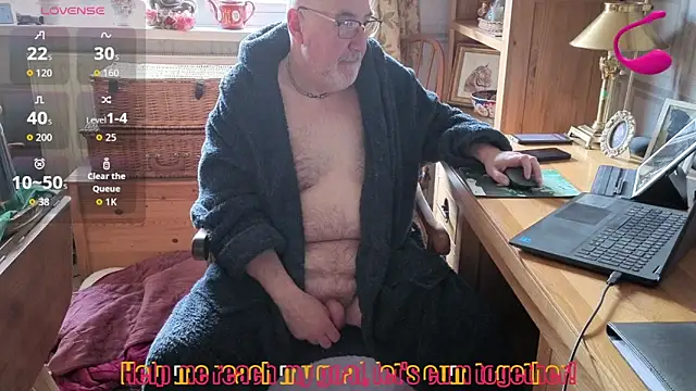 Snapshot of Adamdaddybear chatting on 03.04.26 Adamdaddybear online show from 03.04.26