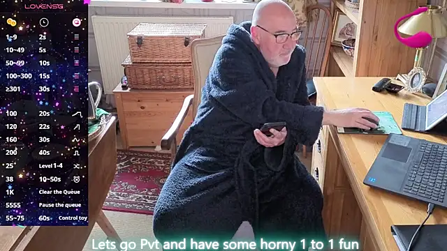 Snapshot of Adamdaddybear chatting on 04.20.26 Adamdaddybear online show from 04.20.26