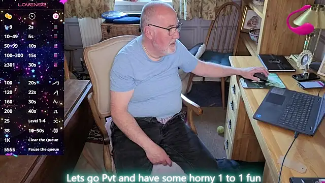 Snapshot of Adamdaddybear chatting on 05.24.26 Adamdaddybear online show from 05.24.26