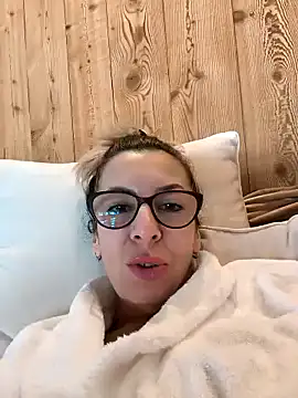 Snapshot of SukyGirl chatting on 01.08.25 SukyGirl online show from 01.08.25