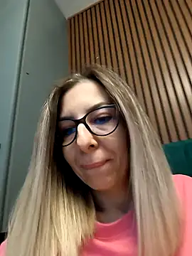 Snapshot of SukyGirl chatting on 01.13.25 SukyGirl online show from 01.13.25