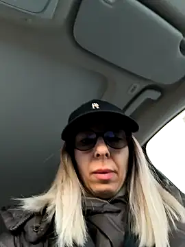 Snapshot of SukyGirl chatting on 01.14.25 SukyGirl online show from 01.14.25