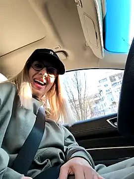 Snapshot of SukyGirl chatting on 01.14.25 SukyGirl online show from 01.14.25