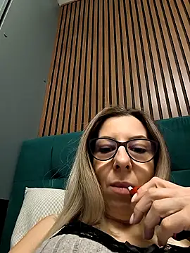 Snapshot of SukyGirl chatting on 01.20.25 SukyGirl online show from 01.20.25