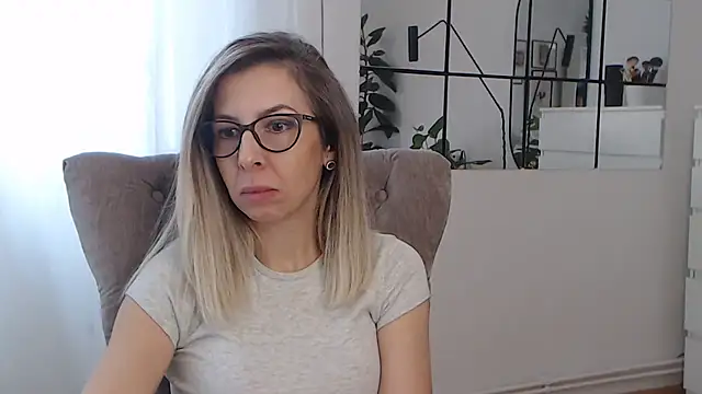 Snapshot of SukyGirl chatting on 01.27.25 SukyGirl online show from 01.27.25