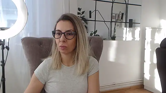 Snapshot of SukyGirl chatting on 01.27.25 SukyGirl online show from 01.27.25