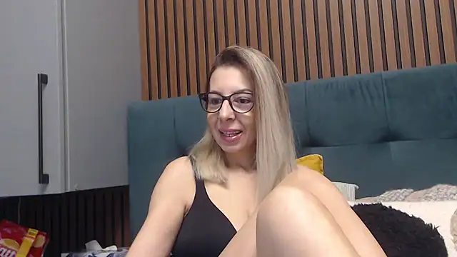 Snapshot of SukyGirl chatting on 01.30.25 SukyGirl online show from 01.30.25