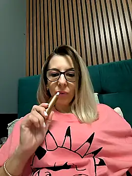 Snapshot of SukyGirl chatting on 01.30.25 SukyGirl online show from 01.30.25