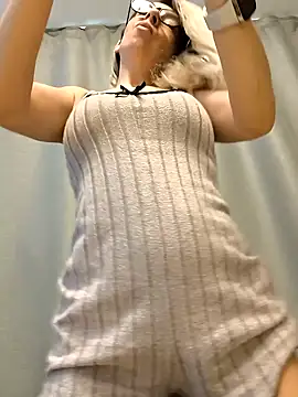 Snapshot of SukyGirl chatting on 02.02.25 SukyGirl online show from 02.02.25