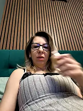 Snapshot of SukyGirl chatting on 02.06.25 SukyGirl online show from 02.06.25