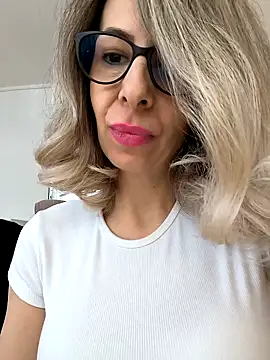 Snapshot of SukyGirl chatting on 02.07.25 SukyGirl online show from 02.07.25