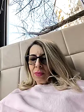 Snapshot of SukyGirl chatting on 02.10.25 SukyGirl online show from 02.10.25