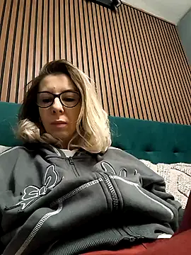 Snapshot of SukyGirl chatting on 02.12.25 SukyGirl online show from 02.12.25