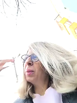 Snapshot of SukyGirl chatting on 02.14.25 SukyGirl online show from 02.14.25