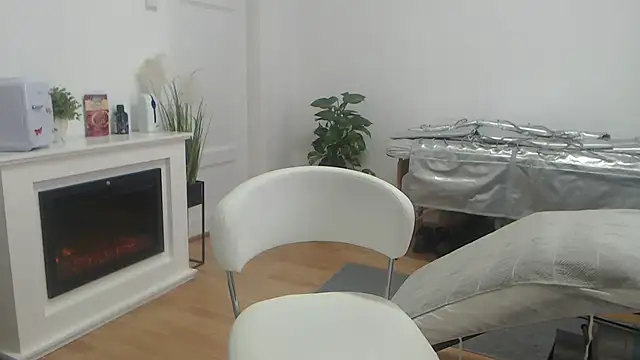 Snapshot of SukyGirl chatting on 02.20.25 SukyGirl online show from 02.20.25