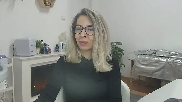 Snapshot of SukyGirl chatting on 02.28.25 SukyGirl online show from 02.28.25