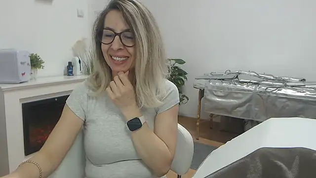 Snapshot of SukyGirl chatting on 03.01.25 SukyGirl online show from 03.01.25