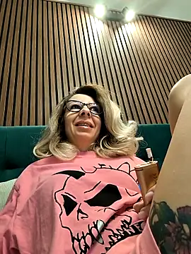 Snapshot of SukyGirl chatting on 03.02.25 SukyGirl online show from 03.02.25