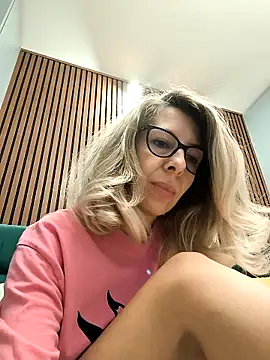 Snapshot of SukyGirl chatting on 03.03.25 SukyGirl online show from 03.03.25