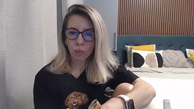 Snapshot of SukyGirl chatting on 03.06.25 SukyGirl online show from 03.06.25