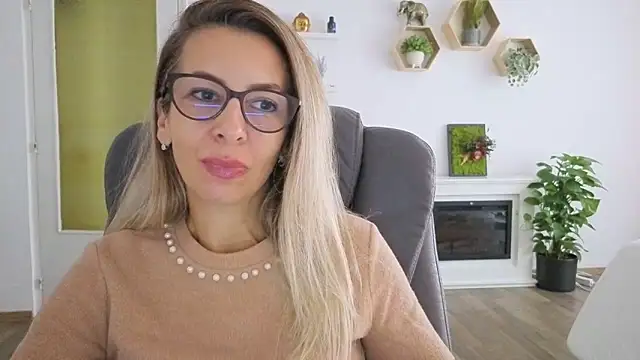 Snapshot of SukyGirl chatting on 09.11.25 SukyGirl online show from 09.11.25