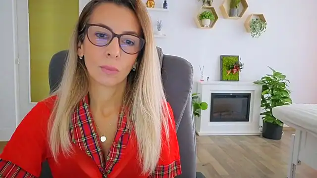 Snapshot of SukyGirl chatting on 10.01.25 SukyGirl online show from 10.01.25