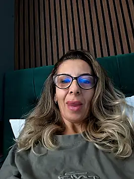 Snapshot of SukyGirl chatting on 01.14.26 SukyGirl online show from 01.14.26