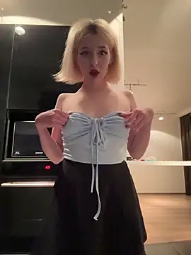 Snapshot of XMelissaX chatting on 05.17.26 XMelissaX online show from 05.17.26
