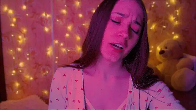 fluffy kitty  online show from 02.24.26