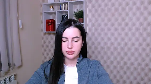 DivaKaily  online show from 10.21.25