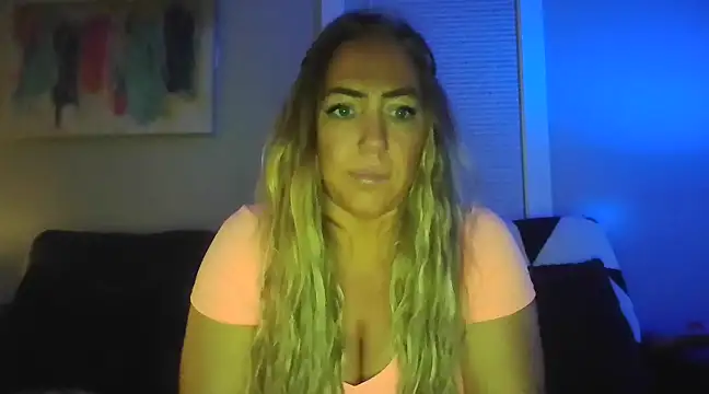 Snapshot of sunshinekisses chatting on 02.13.25 sunshinekisses online show from 02.13.25