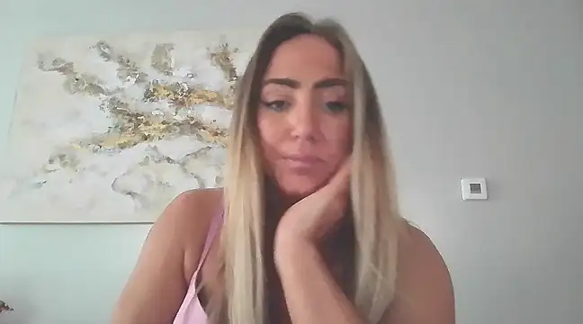 Snapshot of sunshinekisses chatting on 03.06.25 sunshinekisses online show from 03.06.25