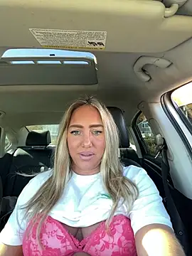 Snapshot of sunshinekisses chatting on 10.18.25 sunshinekisses online show from 10.18.25