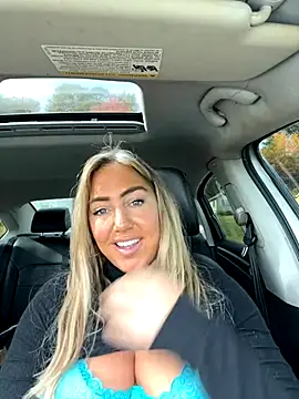 Snapshot of sunshinekisses chatting on 10.20.25 sunshinekisses online show from 10.20.25