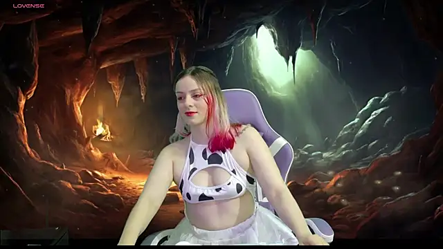 Snapshot of Dolce--Mia---Bianchi__07 chatting on 02.19.25 Dolce--Mia---Bianchi  07 online show from 02.19.25