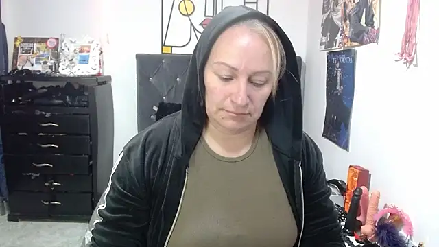 Snapshot of emperabigbootybigass chatting on 05.05.26 emperabigbootybigass online show from 05.05.26