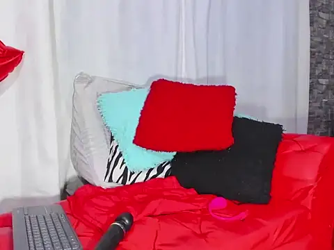 Xiomara-Suarez online show from 02.28.25